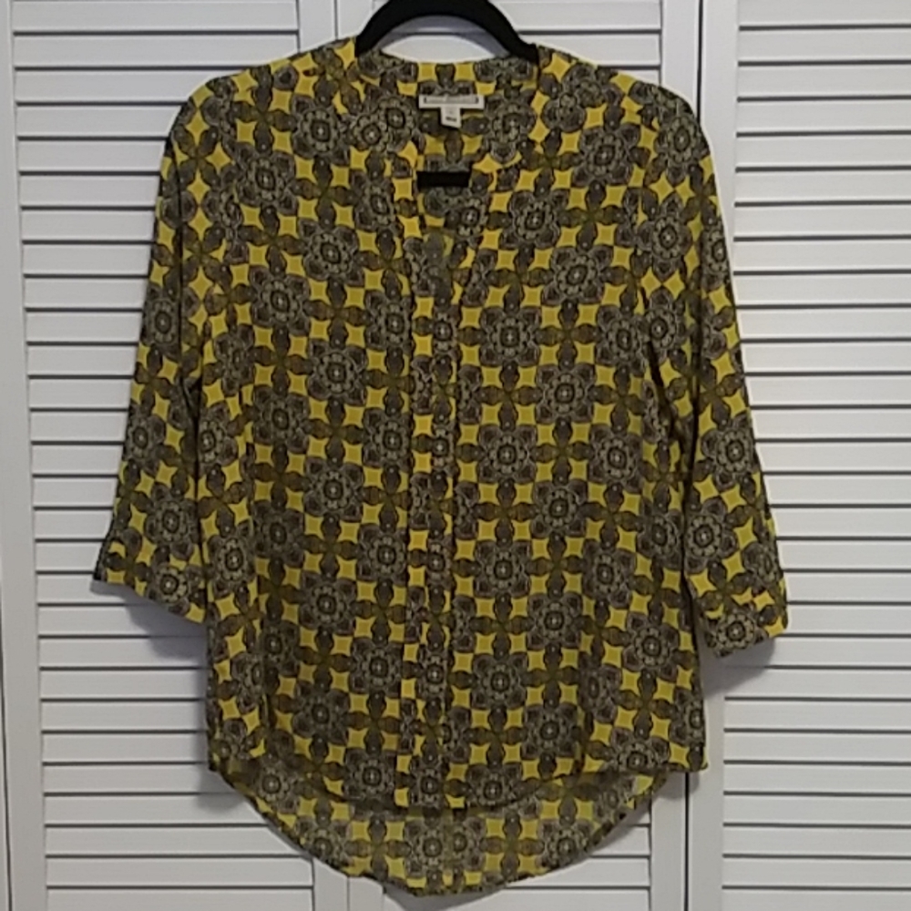Button-less Yellow Blouse